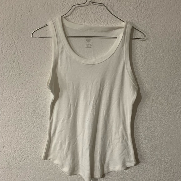 Multiple Tank Tops - Picture 1 of 9